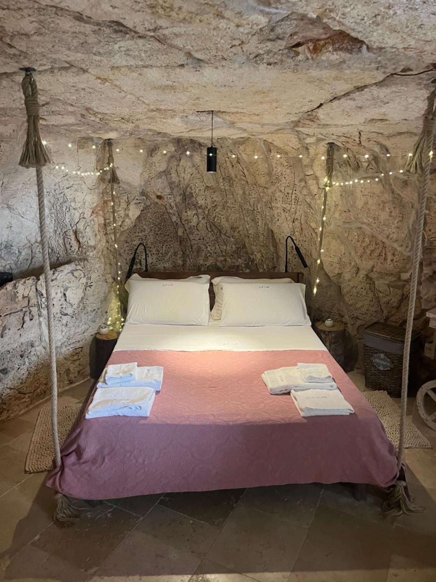 Grotta Carlotta Bed & Breakfast Ostuni Eksteriør bilde